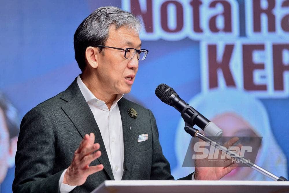 Christopher Leong ketika program Nota Rasuah Busters kepada PMX yang disiarkan secara langsung di Facebook Sinar Harian dan Astro Awani pada Rabu.