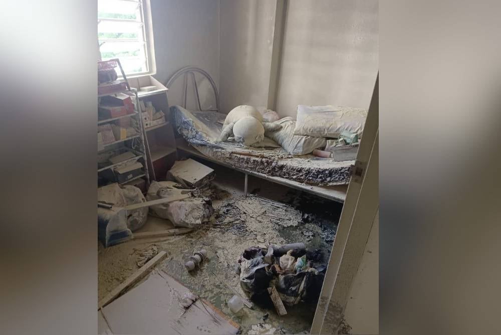 Keadaan di rumah mangsa selepas berlaku letupan akibat kebocoran gas.