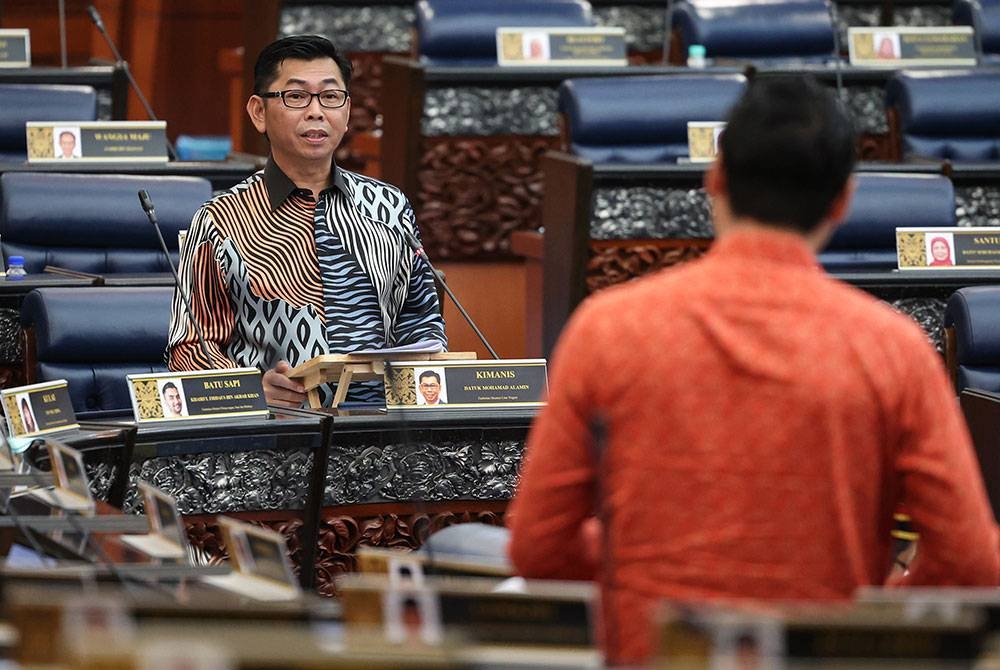 Mohamad ketika menggulung perbahasan titah diraja bagi kementerian pada Mesyuarat Pertama Penggal Kedua Parlimen ke-15 di Bangunan Parlimen pada Khamis. - Foto Bernama