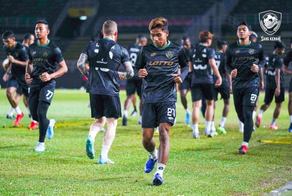 Sang Kenari giat menjalani latihan sebelum bergerak ke Ipoh pada pagi Sabtu. - Foto KDA FC
