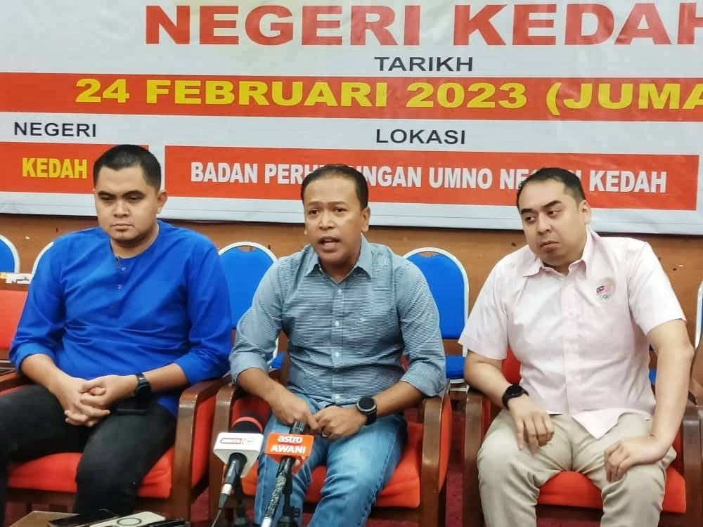 Hasmuni (tengah) ketika sidang media selepas Majlis Pengenalan Calon-Calon Pergerakan Pemuda UMNO Malaysia Peringkat Negeri Kedah di Pejabat UMNO Negeri pada Jumaat.
