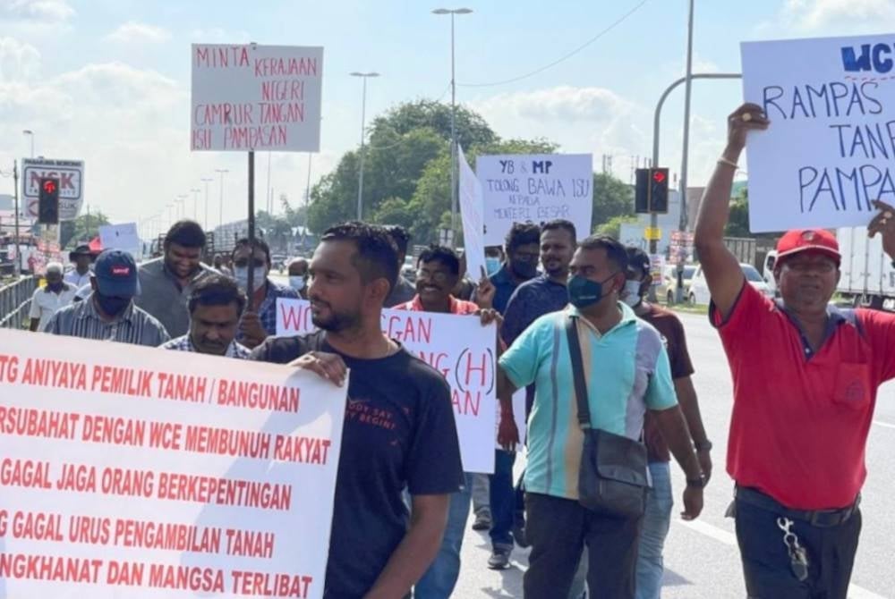 Pada 14 Februari lalu penduduk terbabit turut membuat bantahan dan turun ke jalan raya di Jalan Sungai Jeti berhubung isu pengambilan tanah bagi pembinaan projek Lebuh Raya Pesisiran Pantai Barat (WCE).