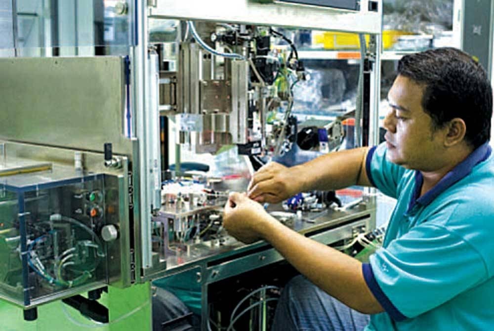 Data menunjukkan 90 peratus graduan TVET memperoleh pekerjaan tetapi mereka hanya meraih gaji yang rendah dengan sekitar RM2,000 sebulan. - Gambar hiasan