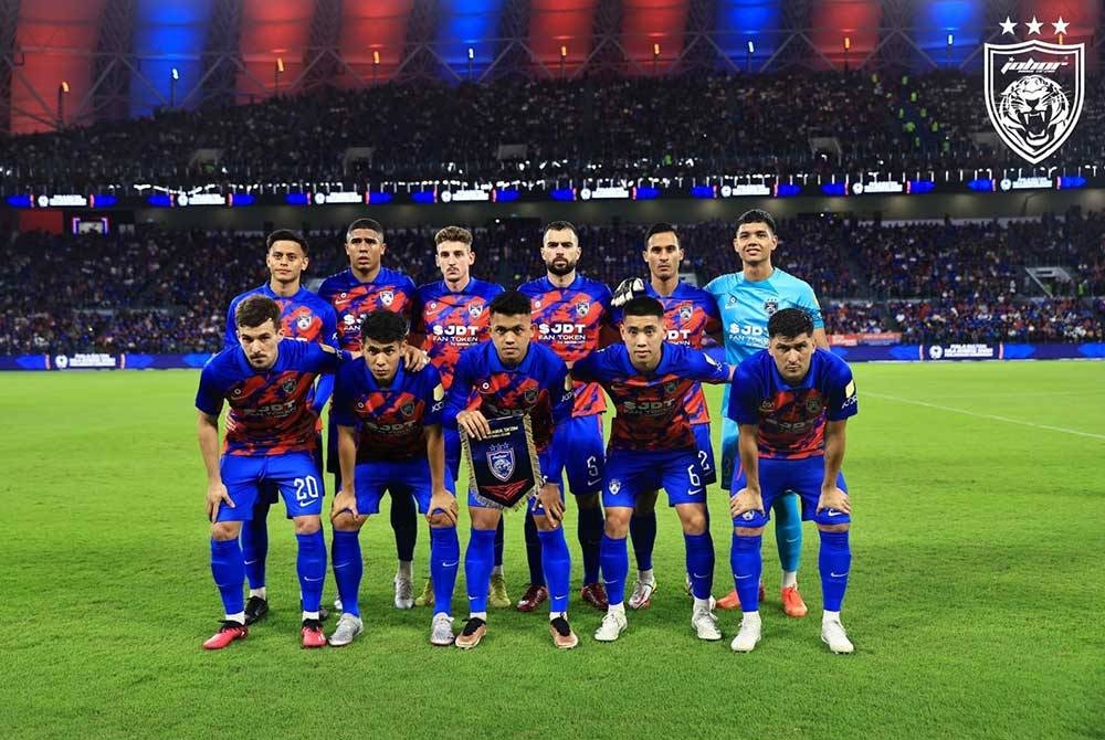 Kesebelasan utama JDT pada aksi bertemu TFC sebentar tadi. - Foto: FB Johor Southern Tigers.