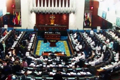 Ahli Parlimen pembangkang tampil sedondon berpakaian putih pada pembentangan Belanjawan 2023 pada Jumaat.