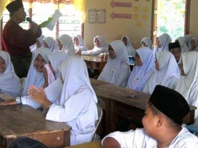 Kerajaan menaikkan elaun guru Kelas Al-Quran dan Fardu Ain (KAFA) sebanyak RM100. - Gambar hiasan