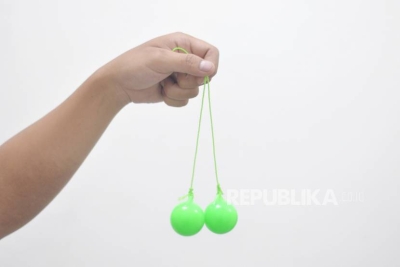 Lato-lato diharamkan dalam perlawanan di Stadium Sultan Muhammad IV, Kota Bharu petang ini.