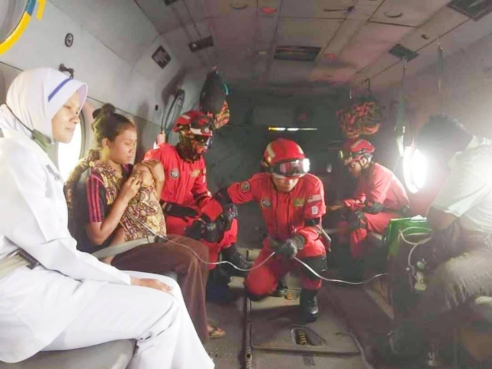 Satu lagi penerbangan ihsan dilakukan oleh Unit Udara JBPM pada Ahad iaitu menerbangkan seorang kanak-kanak perempuan Orang Asli berusia dua tahun juga dari Pos Balar.
