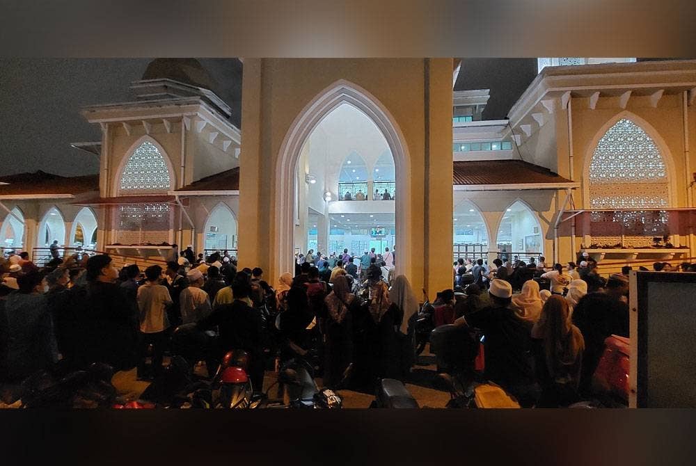 Keadaan jemaah yang hadir kuliah maghrib UAI pada Ahad