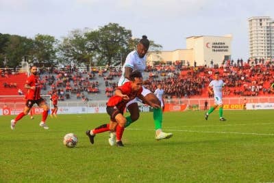 Hilang fokus menjadi punca utama pasukan TRW tumpas 1-2 di tangan Kuching City FC pada perlawanan pembukaan Liga Super di Stadium Sultan Muhammad IV, Kota Bharu petang Sabtu.