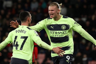 Haaland (kanan) tampil cemerlang untuk City ketika menentang Bournemouth. FOTO: AFP