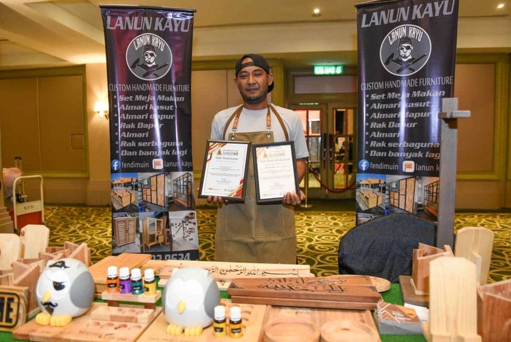 Usahawan kayu pallet, Mohd Nooraffendi dari Bandar Saujana Putra, Jenjarom terpilih memenangi tempat pertama Pusingan Akhir Liga Usahawan Orang Kurang Upaya (OKU) Selangor.