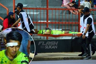 Izham mengalami kecederaan di kepala selepas bertembung dengan pemain NSFC, Hasbullah Abu Bakar sehingga terpaksa dikejarkan ke hospital untuk mendapatkan rawatan. - Foto Facebook Sri Pahang FC