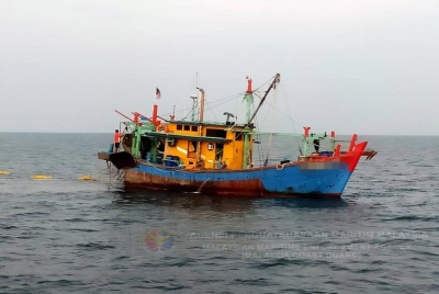 Bot kelas B1 dibawa ke Jeti Limbongan Batu Maung untuk siasatan.