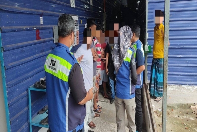 Jabatan Tenaga Kerja (JTK) Selangor bersama Perkeso melaksanakan operasi di sebuah syarikat di Seri Kembangan pada Selasa.