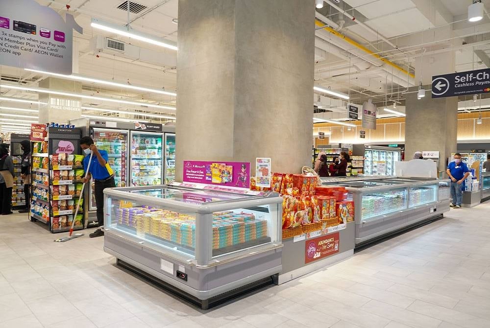 AEON Putrajaya menyediakan pelbagai kemudahan kepada pengunjung.