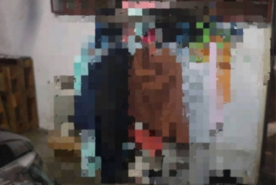 Dua pakaian dalam wanita yang dicuri lelaki terbabit di sebuah rumah di Petaling Jaya, Selangor baru-baru ini.