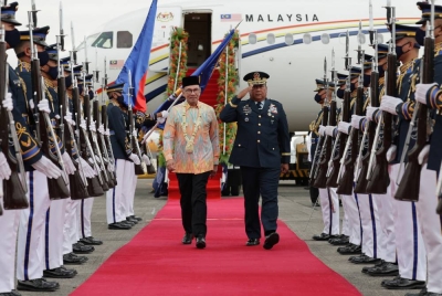 Anwar tiba di Filipina untuk lawatan rasmi kelimanya ke negara ASEAN sejak dilantik sebagai perdana menteri akhir tahun lepas. - Foto Bernama