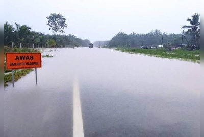Hujan lebat telah menyebabkan banyak kawasan dinaiki air. - Foto IPD Segamat