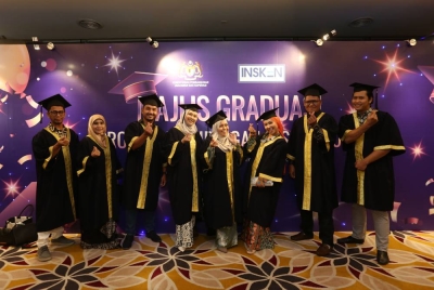 Antara graduan yang berjaya menamatkan program bimbingan Insken 2022.