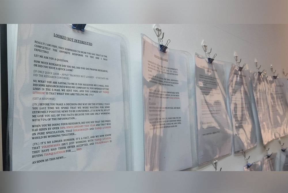 Sebahagian skrip yang ditemui di dalam boiler room sindiket penipuan dipercayai sebagai panduan untuk memperdayakan mangsa.