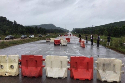Penutupan laluan di KM73 Jalan Kuantan-Segamat di Pekan bermula pada Khamis akibat tanah mendap.