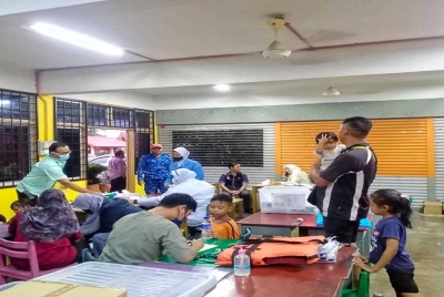 Sebahagian mangsa banjir yang ditempatkan di PPS Balai Raya Bukit Tambun, Alor Gajah.