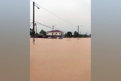 Keadaan banjir di sekitar Chaah, Segamat.