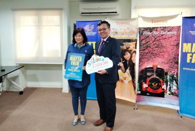 Cynthia dan Shin Pi ketika memperkenalkan Biro Pelancongan Taiwan sebagai rakan pameran di Pejabat MATTA pada Rabu.