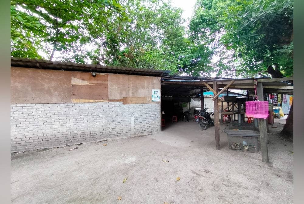 Kedai makan yang diusahakan etnik Rohingya di Kampung Bagan Dalam.