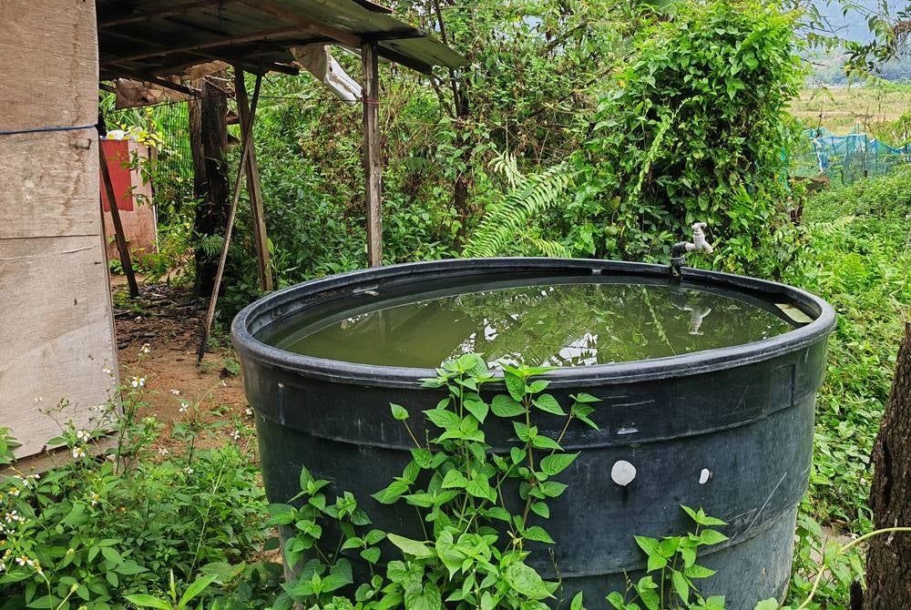 PATI juga menggunakan air dari bukit serta generator untuk mendapatkan bekalan elektrik.