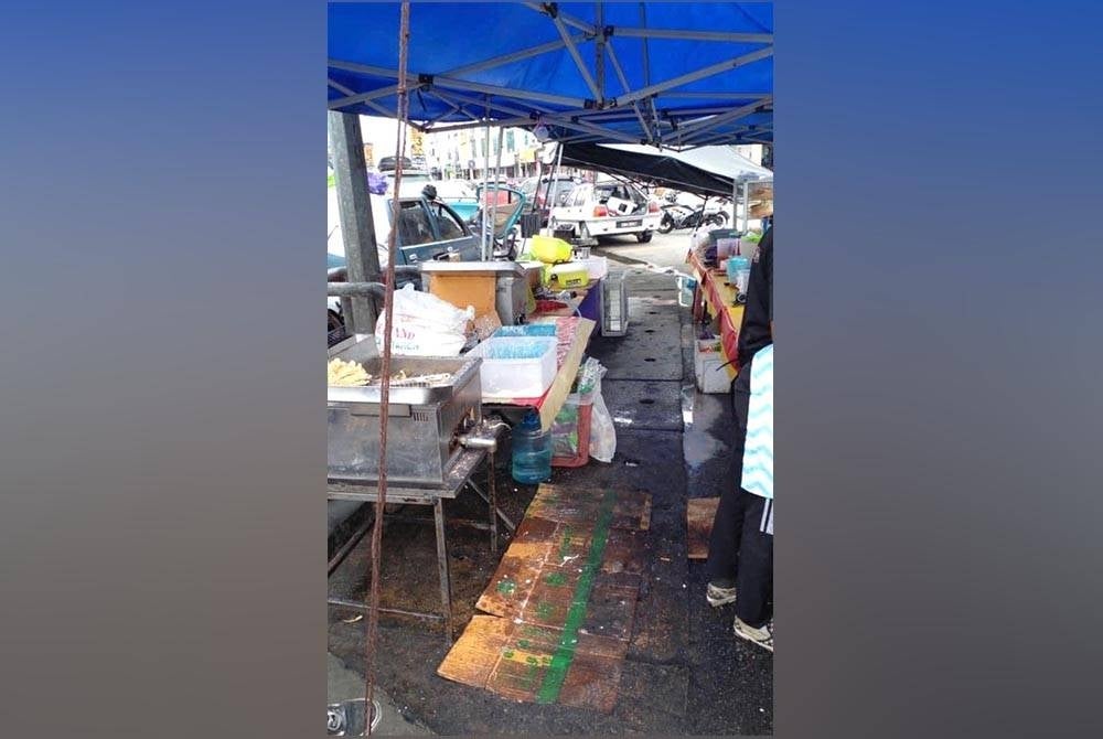 Sisa minyak yang tumpah mengotorkan kawasan. - Foto MPKB-BRI