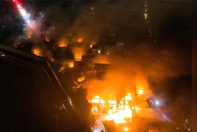 Sekurang-kurangnya 17 orang dilaporkan maut sementara 50 lagi melecur dalam kejadian paip minyak terbakar di Depo Pertamina Plumpang, Jakarta Utara, pada Jumat malam. - Foto: REUTERS
