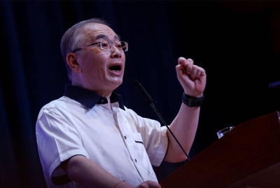 Wee Ka Siong ketika menyampaikan ucapan pada majlis sambutan ulang tahun MCA ke-74 di Wisma MCA pada Sabtu. - Foto: Bernama