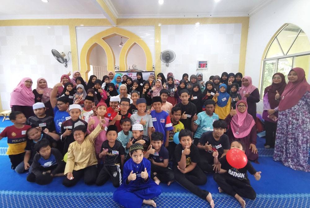 Seramai 60 peserta menyertai Kem Anak Soleh 2.0 anjuran Rumah Ngaji Wahidah dengan kerjasama Jawatankuasa Pembangunan dan Keselamatan Kampung (JPKK) selama dua hari di Surau Kampung Tokeng, Tepoh di Kuala Nerus.