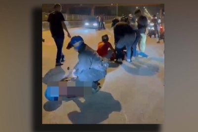 Seorang penunggang motosikal maut, manakala seorang lagi cedera parah dalam kemalangan di Persiaran Raja Muda Musa dari arah Kompleks Sukan Pandamaran menghala ke Pelabuhan Klang, di sini, pada Ahad.