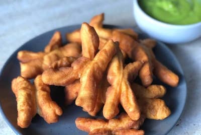 Pa thong ko atau cakoi yang menjadi makanan kegemaran di negara Asia Tenggara.