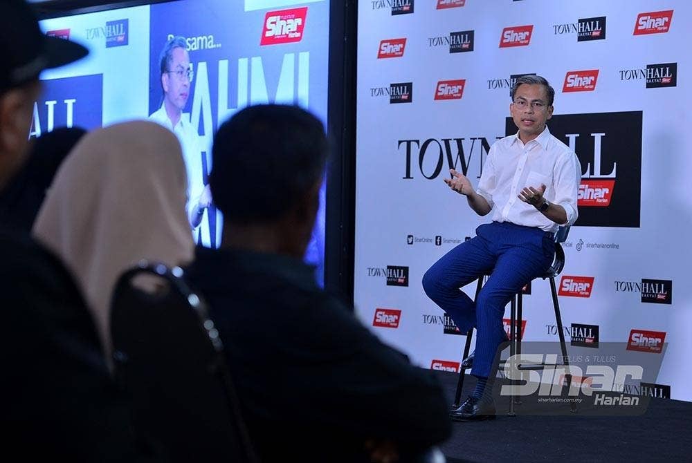 Program Town Hall Rakyat bersama Menteri Komunikasi dan Digital, Fahmi Fadzil yang dihoskan oleh Azhar Sulaiman di Kompleks Kumpulan Karangkraf pada Isnin. - Foto SINAR HARIAN / MOHD HALIM ABDUL WAHID