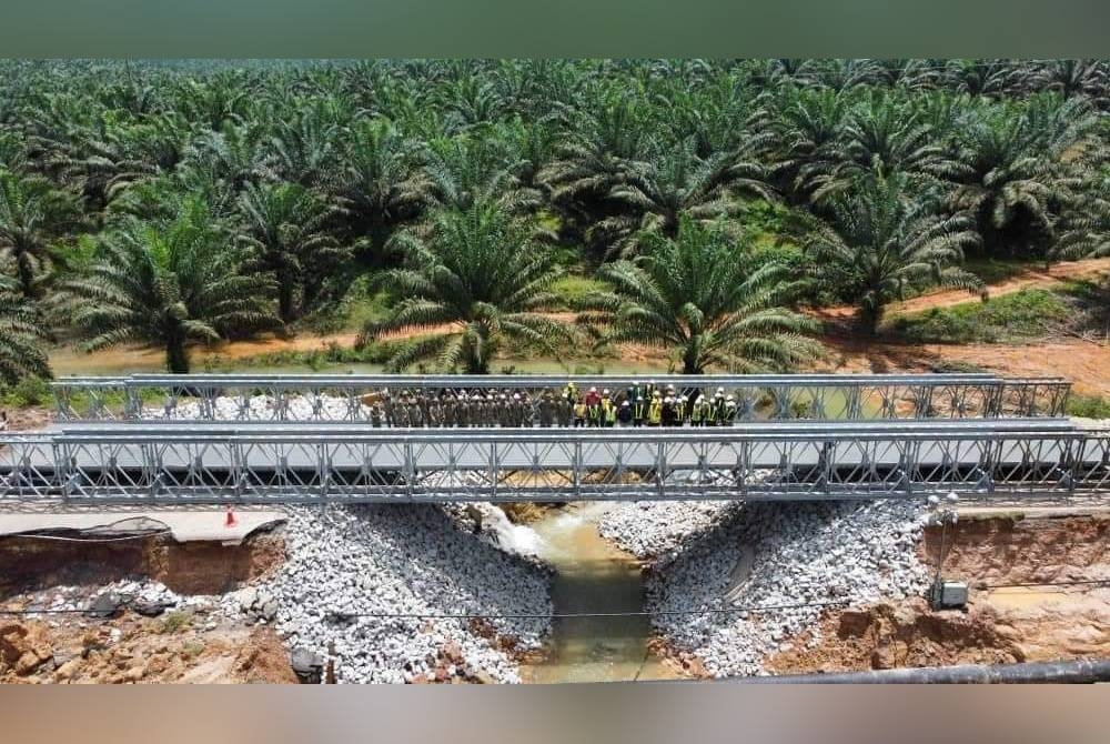 Jambatan Bailey di jalan masuk Perwira Jaya dan Selancar, Rompin sudah mula beroperasi pada Selasa.