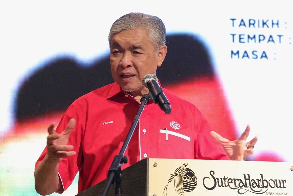 Ahmad Zahid ketika menyampaikan ucapan pada majlis pengenalan calon Majlis Kerja Tertinggi UMNO, Exco Wanita dan Exco Pergerakan Puteri UMNO di Magellan Sutera pada Selasa.