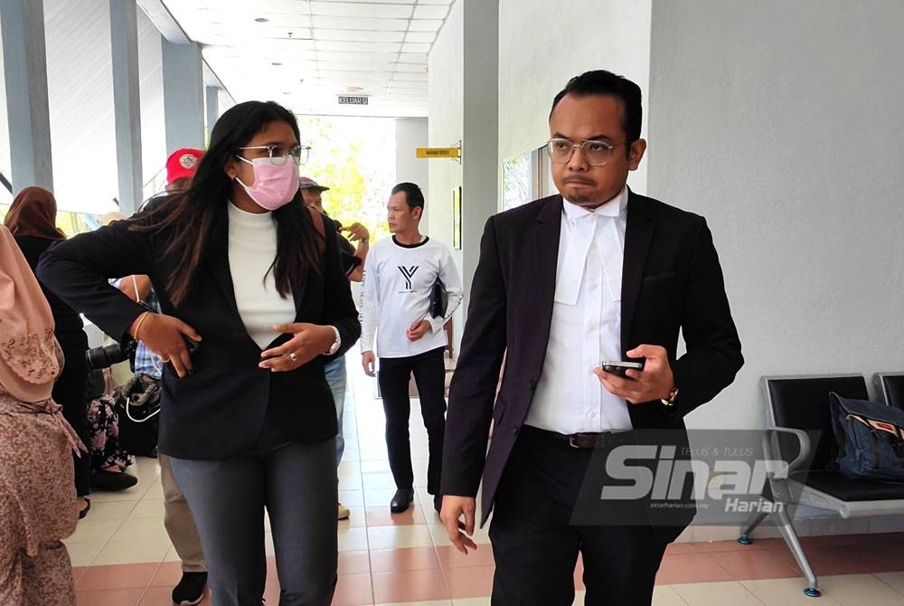 Gaithri dan Hafiz yang mewakili keluarga Nour Rania Asyifaa.