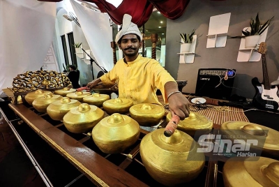 Thayaalan dan ajli kumpulannya Adun Rimbun Klasik