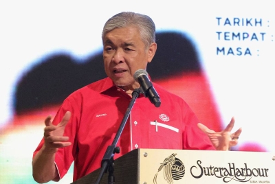 Ahmad Zahid ketika menyampaikan ucapan pada majlis pengenalan calon Majlis Kerja Tertinggi UMNO, Exco Wanita dan Exco Pergerakan Puteri UMNO di Magellan Sutera pada Selasa.