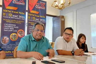 Anas Yusof (kiri) dalam sidang akhbar di Kuala Lumpur pada Rabu.
Foto: MC BOYER