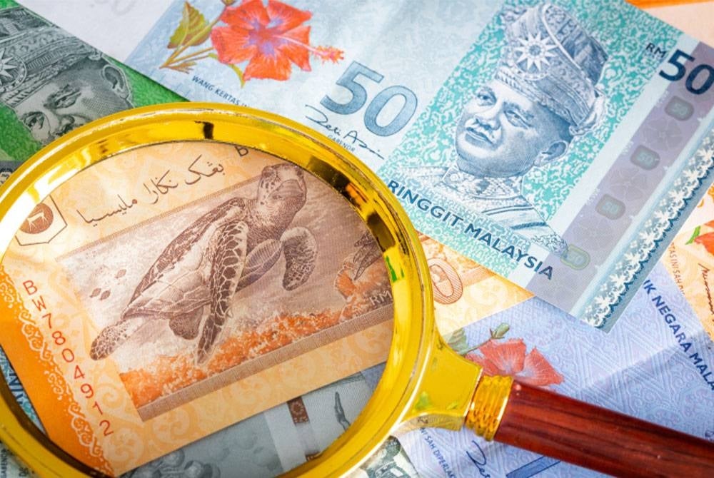 Ringgit dibuka tinggi berbanding dolar AS pada Khamis, meningkat semula daripada kejatuhan mendadak pada Rabu selepas dolar AS melonjak berikutan jangkaan Rizab Persekutuan (Fed) Amerika Syarikat (AS) menaikkan kadar faedah. - Gambar hiasan