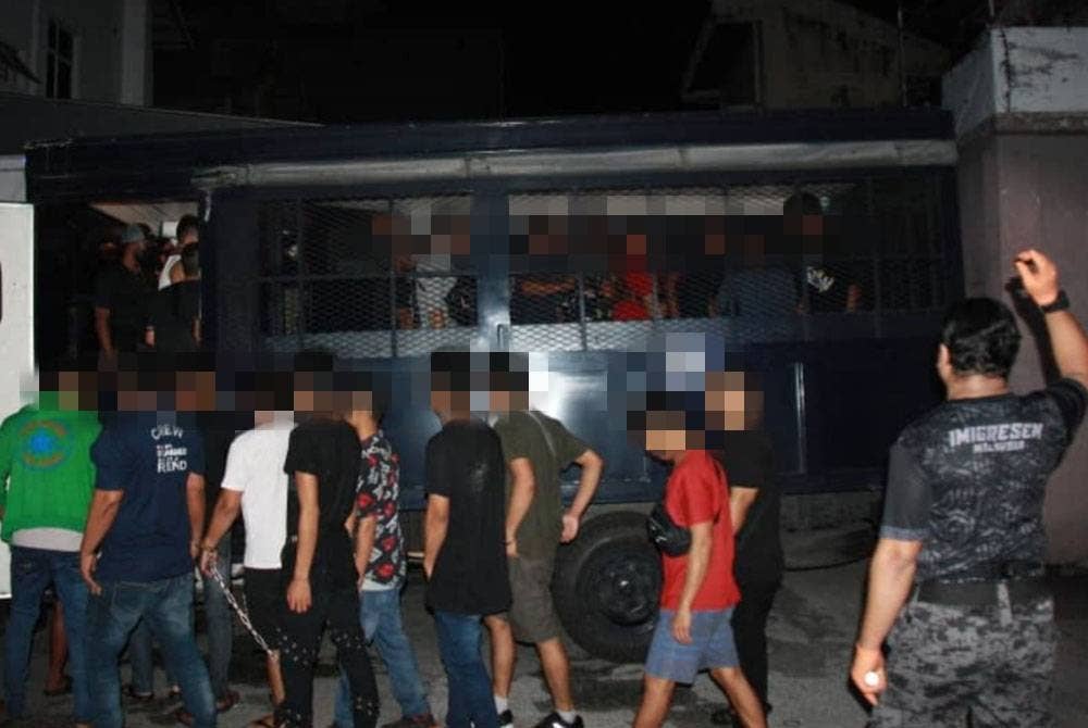 Jabatan Imigresen Perak berjaya menahan 30 PATI menerusi Ops Pintu yang dijalankan pada Rabu. Foto: Jabatan Imigresen Perak