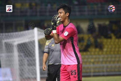 Syafiq Afifi menampilkan aksi cemerlang ketika menentang Penang FC. - Foto MFL