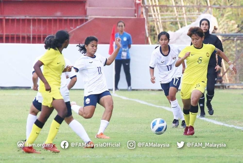 Parmi l'action passionnante de la Malaisie contre le Cambodge lors du match de qualification de la Coupe d'Asie féminine U-20 2024, au stade Smart RSN de Phnom Penh vendredi.  -Famille Facebook photo