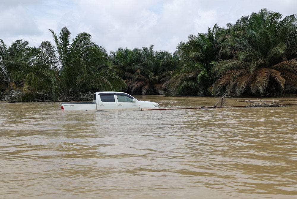 Situasi banjir di Kluang, Johor. Foto Bernama.