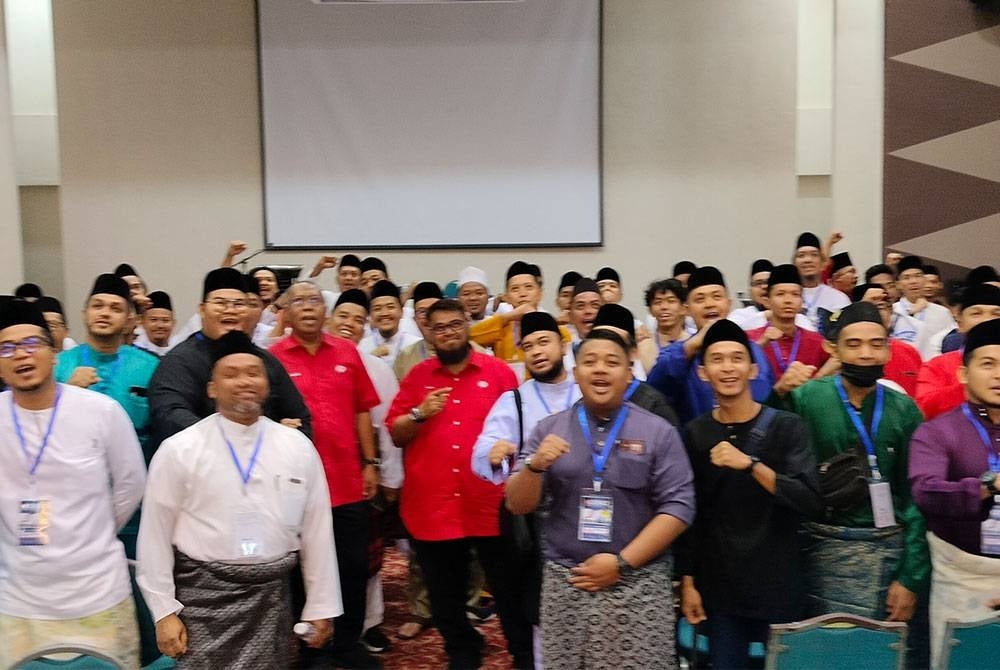 Para perwakilan dan calon yang hadir pada Mesyuarat Perwakilan dan Pemilihan Pergerakan Pemuda UMNO Bahagian Kuantan di sini pada Sabtu